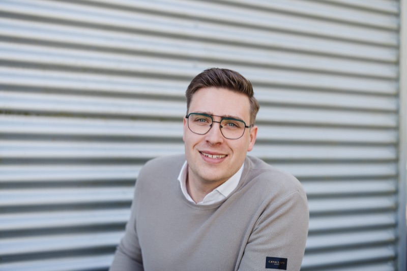 Axl, account manager