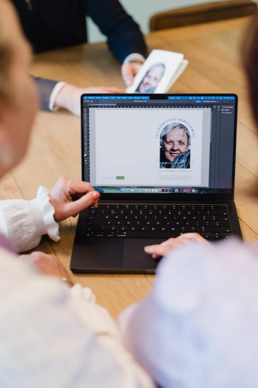 Artikel: InDesign gebruiken voor rouwdrukwerk: efficiënt en professioneel