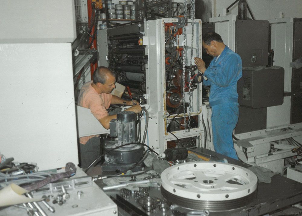 Jan-Willem bij drukpers, 1996